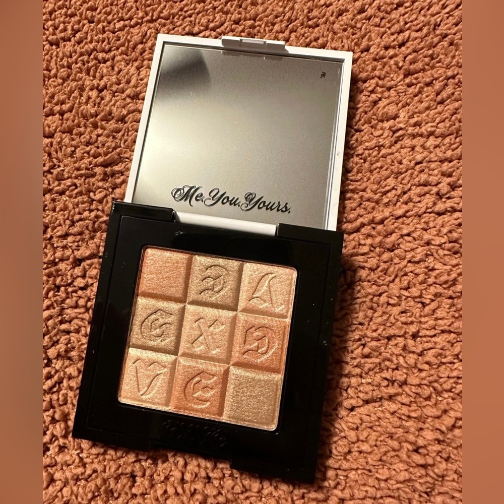 Gxve beauty highlighter